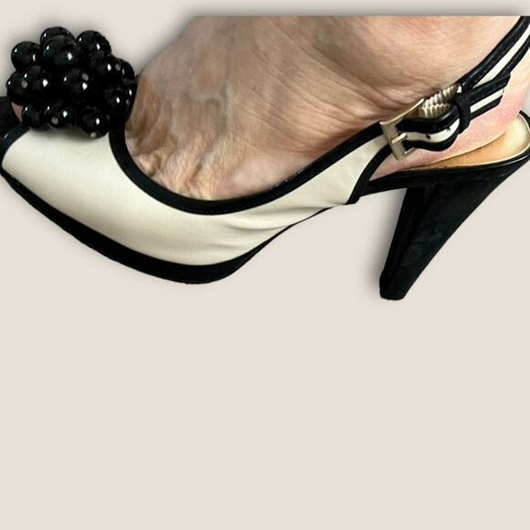 Black & tan heels size 7, by Anne Klein - Picture 5 of 6